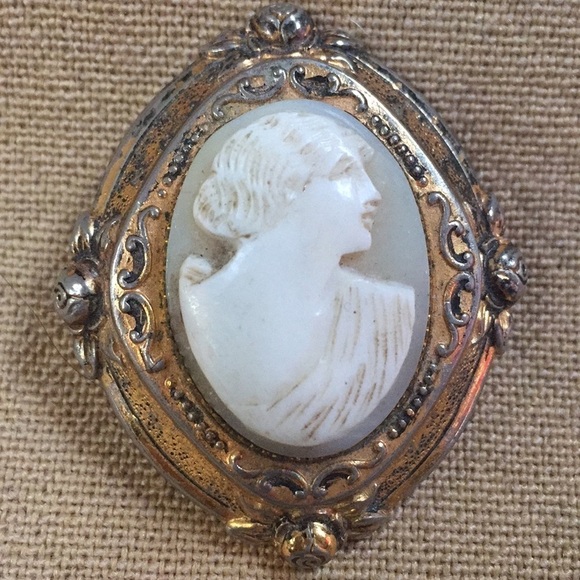 Depression Era Shell Cameo Brooch Pin Granny Chic - Picture 1 of 3
